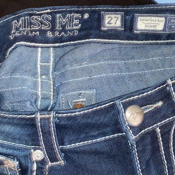 Miss Me Signature Rise Stretchy Skinny Jeans - Picture 8 of 8